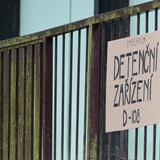 Při střetu s temnou silou, byli naši hrdinové zavřeni do detenčního zařízení,...