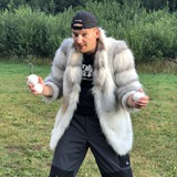 …pokud tě dřív nezasáhnou pravé, nefalšované sněhové koule…